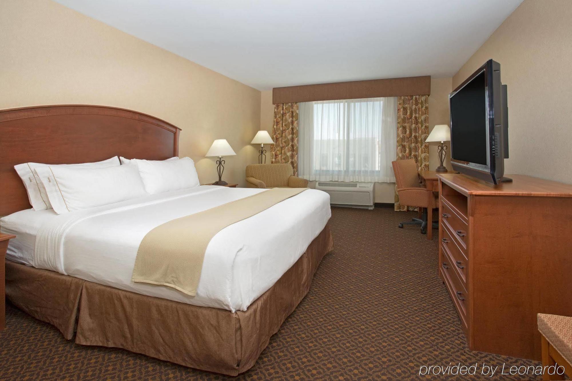 Holiday Inn Express & Suites Mitchell, An Ihg Hotel Екстериор снимка